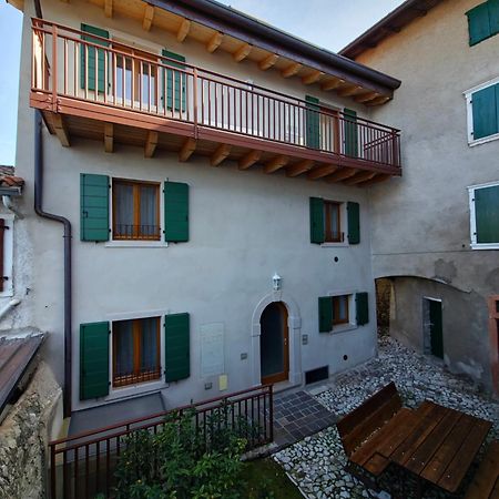 Casa Antico Borgo - Appartamento 1 Assenza di Brenzone Dış mekan fotoğraf