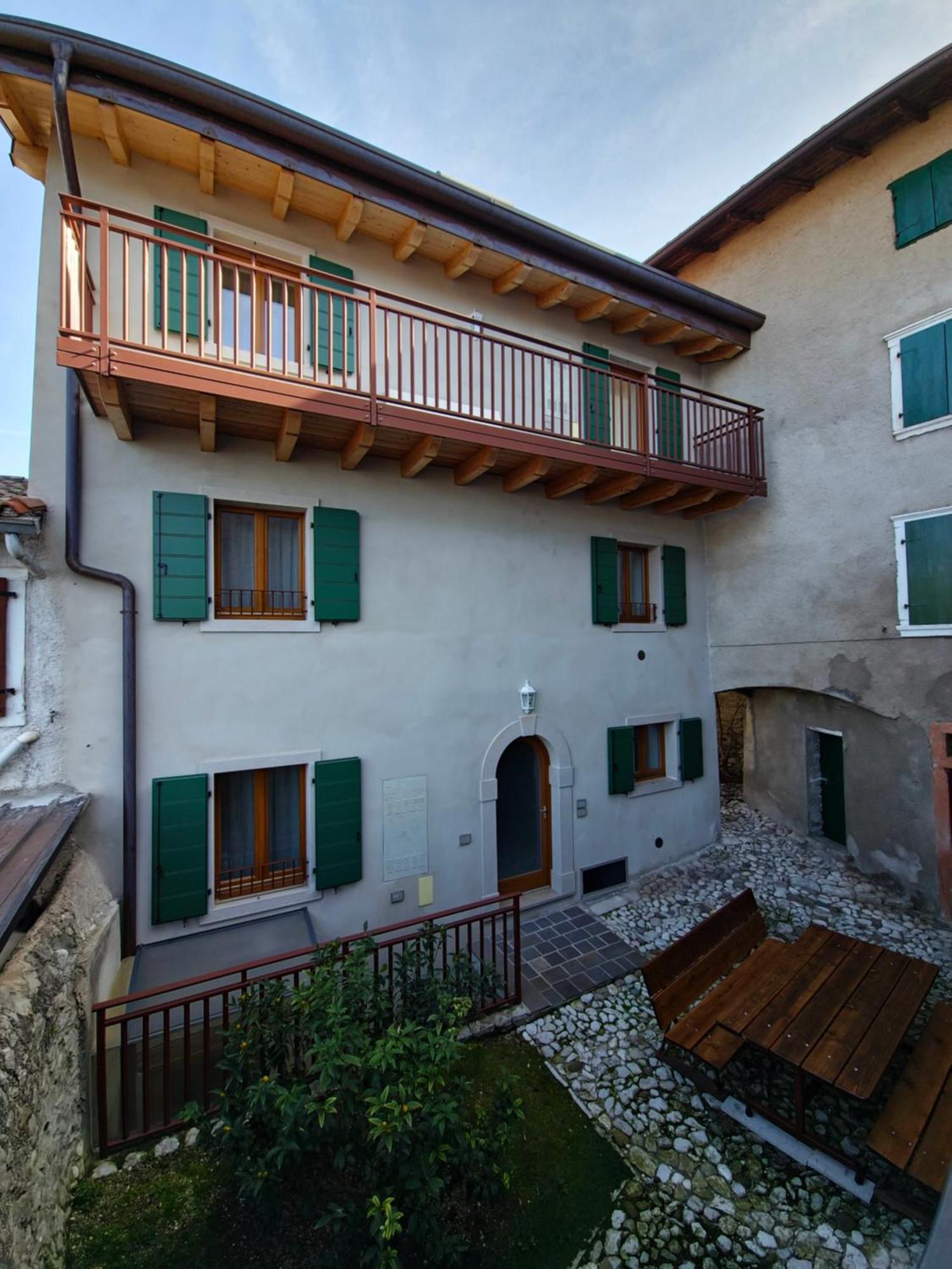 Casa Antico Borgo - Appartamento 1 Assenza di Brenzone Dış mekan fotoğraf